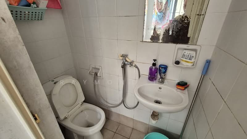 Unit near Yew Tee MRT, , 3 Bedrooms, 1,174 sqft, Condominium For Rent, by Raymond Tay, 500136266 - Bathroom - PropertyGuru.com.sg