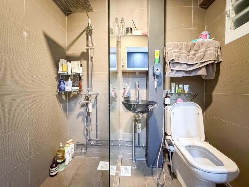 634 Yishun Street 61, 634 Yishun Street 61, 3 Bedrooms, 1,119 sqft, HDB Flat For Sale, by Brandon Wee, 500136269 - Master Bathroom - PropertyGuru.com.sg
