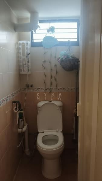 34 Bedok South Avenue 2, 34 Bedok South Avenue 2, Room Rental, 80 sqft, HDB Flat For Rent, by Kyra Niew, 500136272 - Bathroom - PropertyGuru.com.sg