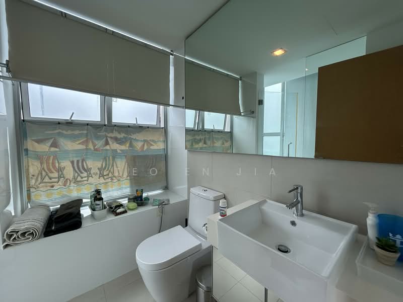 D'Pavilion, 801 Upper Serangoon Road, 4 Bedrooms, 1,948 sqft, Apartment For Rent, by Teo En Jia, 500136284 - Guest Bath - PropertyGuru.com.sg