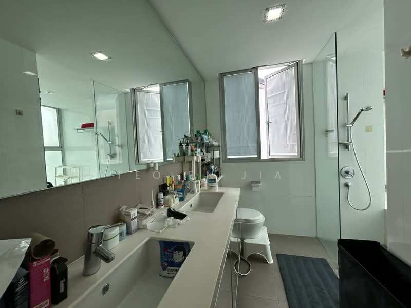 D'Pavilion, 801 Upper Serangoon Road, 4 Bedrooms, 1,948 sqft, Apartment For Rent, by Teo En Jia, 500136284 - Master Bathroom 1/2 - PropertyGuru.com.sg