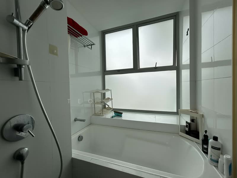 D'Pavilion, 801 Upper Serangoon Road, 4 Bedrooms, 1,948 sqft, Apartment For Rent, by Teo En Jia, 500136284 - Master Bathroom 2/2 - PropertyGuru.com.sg