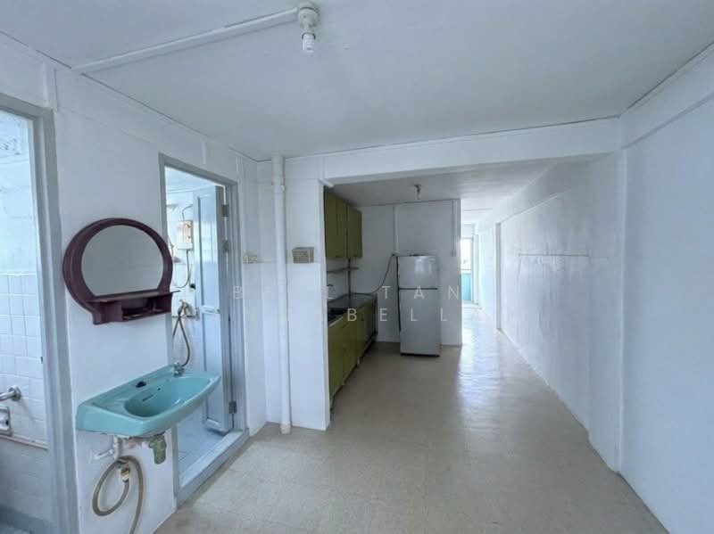 108 Lorong 1 Toa Payoh, 108 Lorong 1 Toa Payoh, 2 Bedrooms, 710 sqft, HDB Flat For Sale, by Bell Tan (Annabella), 500136303 - Kitchen - PropertyGuru.com.sg