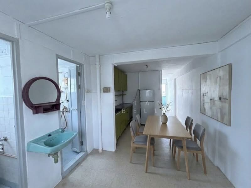 108 Lorong 1 Toa Payoh, 108 Lorong 1 Toa Payoh, 2 Bedrooms, 710 sqft, HDB Flat For Sale, by Bell Tan (Annabella), 500136303 - Kitchen - PropertyGuru.com.sg