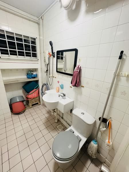 125 Kim Tian Road, 125 Kim Tian Road, Room Rental, 120 sqft, HDB Flat For Rent, by Shannen Ng, 500136304 - Bathroom - PropertyGuru.com.sg