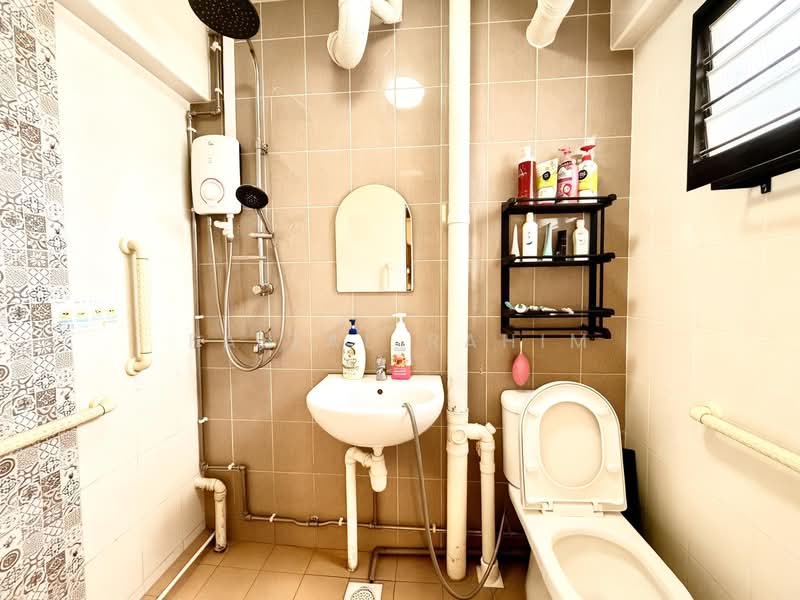 395 Yishun Ring Road, 395 Yishun Ring Road, 3 Bedrooms, 1,120 sqft, HDB Flat For Sale, by Faizal Rahim, 500136325 - Bathroom - PropertyGuru.com.sg