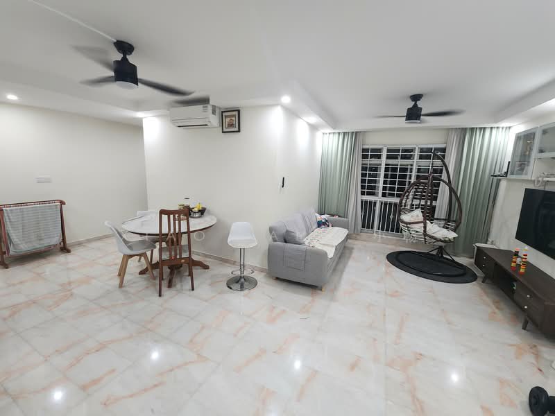 388 Bukit Batok West Avenue 5, 388 Bukit Batok West Avenue 5, 4 Bedrooms, 1,270 sqft, HDB Flat For Sale, by Xiao Yang 小杨, 500136333 - Living Room - PropertyGuru.com.sg