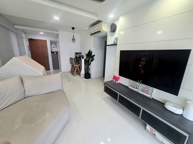 428A Yishun Avenue 11, 428A Yishun Avenue 11, 3 Bedrooms, 990 sqft, HDB Flat For Sale, by Faizal Rahim, 500136337 - Living Room - PropertyGuru.com.sg