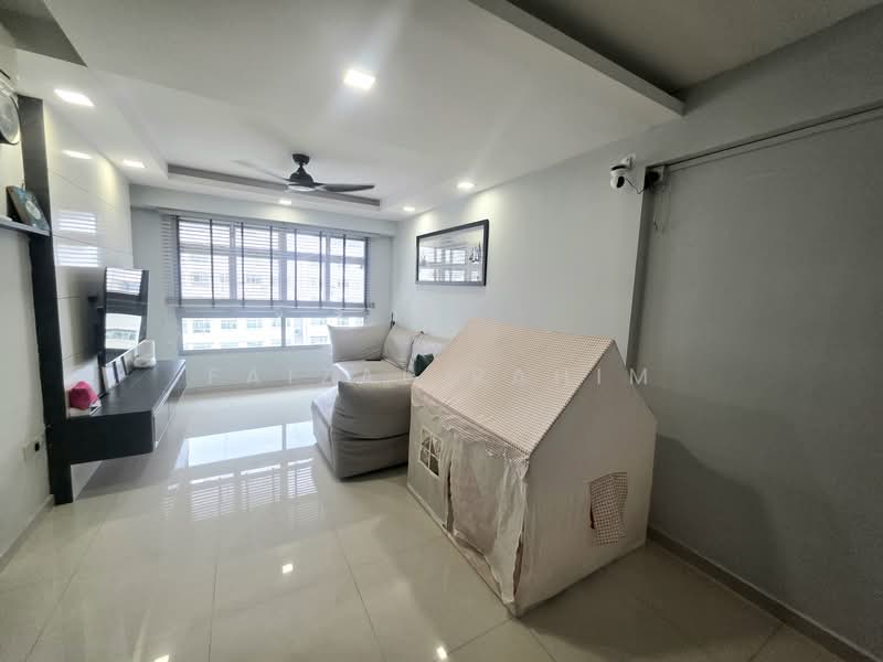 428A Yishun Avenue 11, 428A Yishun Avenue 11, 3 Bedrooms, 990 sqft, HDB Flat For Sale, by Faizal Rahim, 500136337 - Living Room - PropertyGuru.com.sg