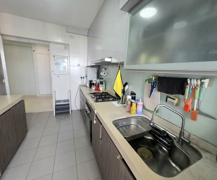 428A Yishun Avenue 11, 428A Yishun Avenue 11, 3 Bedrooms, 990 sqft, HDB Flat For Sale, by Faizal Rahim, 500136337 - Kitchen - PropertyGuru.com.sg