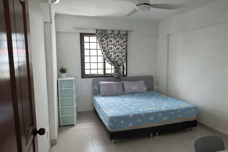 242 Bukit Batok East Avenue 5, 242 Bukit Batok East Avenue 5, 3 Bedrooms, 980 sqft, HDB Flat For Sale, by Dennis Mah, 500136344 - Bedroom - PropertyGuru.com.sg