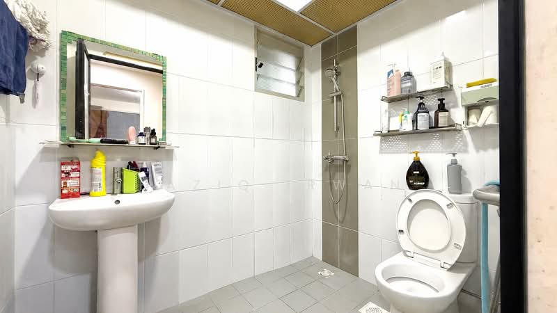 216A Compassvale Drive, 216A Compassvale Drive, 3 Bedrooms, 990 sqft, HDB Flat For Sale, by Haziq Irwan, 500136345 - Bathroom - PropertyGuru.com.sg