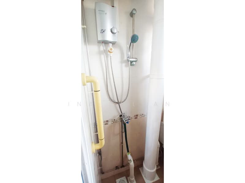 126 Ang Mo Kio Avenue 3, 126 Ang Mo Kio Avenue 3, Room Rental, 100 sqft, HDB Flat For Rent, by Ina Sultan, 500136347 - Bathroom - PropertyGuru.com.sg