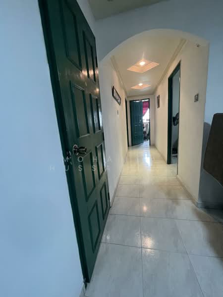 657 Choa Chu Kang Crescent, 657 Choa Chu Kang Crescent, 3 Bedrooms, 1,119 sqft, HDB Flat For Sale, by Mohamed Hussain Bin Sahar, 500136348 - Corridor - PropertyGuru.com.sg