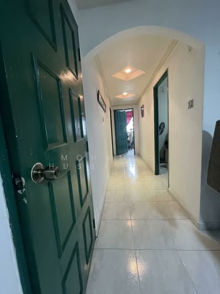 657 Choa Chu Kang Crescent, 657 Choa Chu Kang Crescent, 3 Bedrooms, 1,119 sqft, HDB Flat For Sale, by Mohamed Hussain Bin Sahar, 500136348 - Corridor - PropertyGuru.com.sg