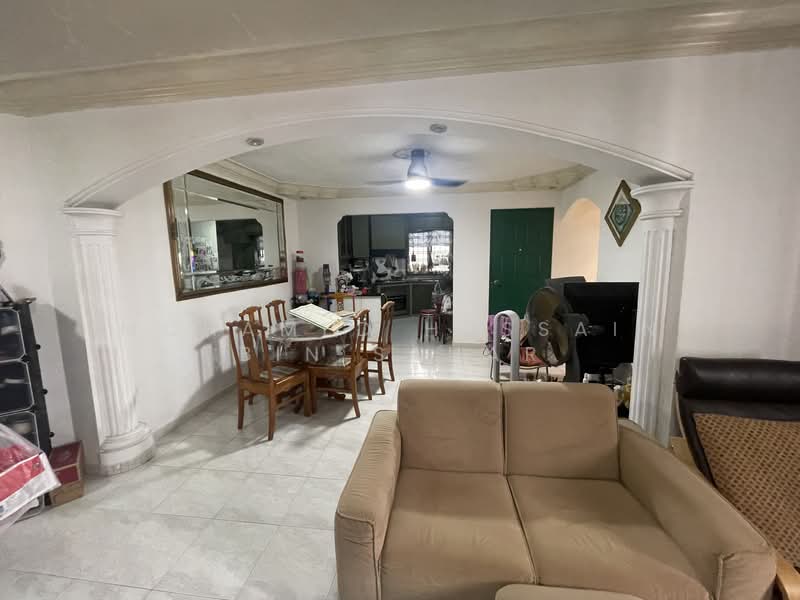 657 Choa Chu Kang Crescent, 657 Choa Chu Kang Crescent, 3 Bedrooms, 1,119 sqft, HDB Flat For Sale, by Mohamed Hussain Bin Sahar, 500136348 - Living Room - PropertyGuru.com.sg
