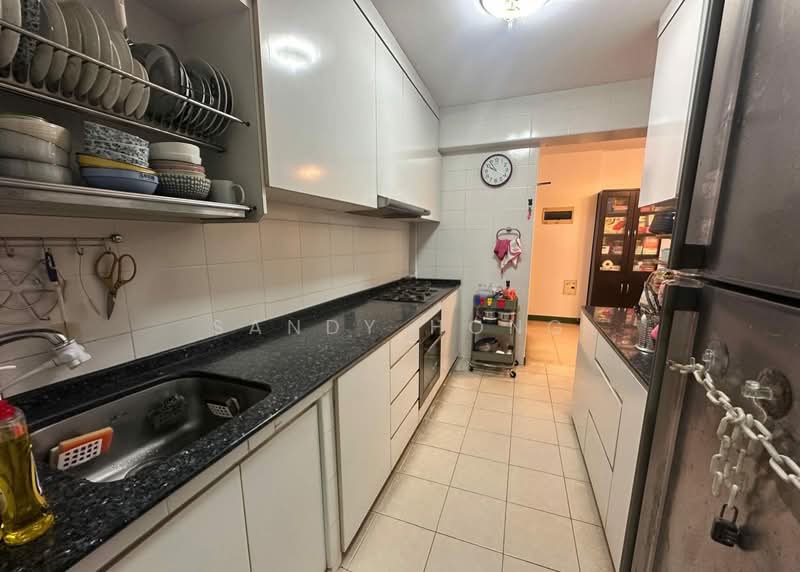 421 Clementi Avenue 1, 421 Clementi Avenue 1, 3 Bedrooms, 990 sqft, HDB Flat For Sale, by Sandy Hong, 500136353 - Kitchen - PropertyGuru.com.sg