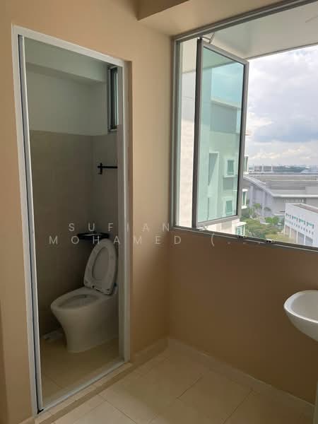 Whitewater, 31 Pasir Ris Street 72, Room Rental, 150 sqft, Executive Condominium For Rent, by Sufian Bin Mohamed (Sufian) Arip, 500136354 - Service Yard With Attached Toilet - PropertyGuru.com.sg