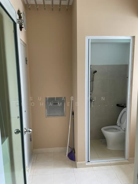 Whitewater, 31 Pasir Ris Street 72, Room Rental, 150 sqft, Executive Condominium For Rent, by Sufian Bin Mohamed (Sufian) Arip, 500136354 - Service Yard With Attached Toilet - PropertyGuru.com.sg