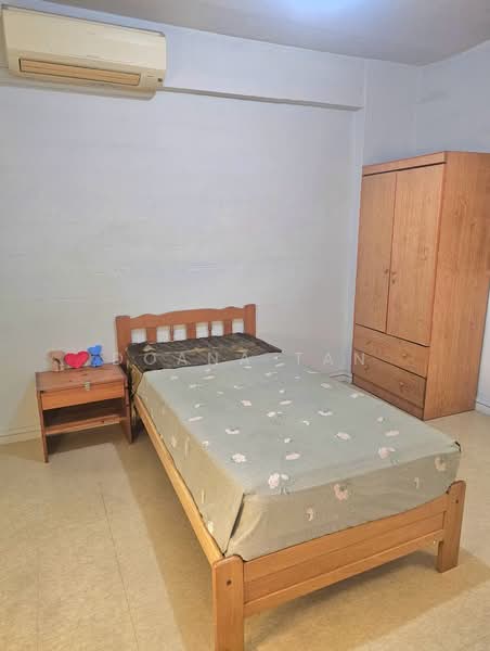 5 Ghim Moh Road, 5 Ghim Moh Road, 2 Bedrooms, 700 sqft, HDB Flat For Sale, by Doana Tan, 500136357 - Bedroom - PropertyGuru.com.sg