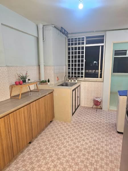 5 Ghim Moh Road, 5 Ghim Moh Road, 2 Bedrooms, 700 sqft, HDB Flat For Sale, by Doana Tan, 500136357 - Kitchen - PropertyGuru.com.sg