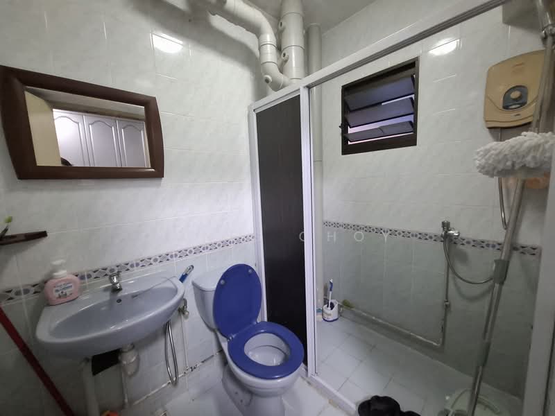 632 Jurong West Street 65, 632 Jurong West Street 65, 3 Bedrooms, 979 sqft, HDB Flat For Rent, by Agnes Choy, 500136369 - Bathroom - PropertyGuru.com.sg