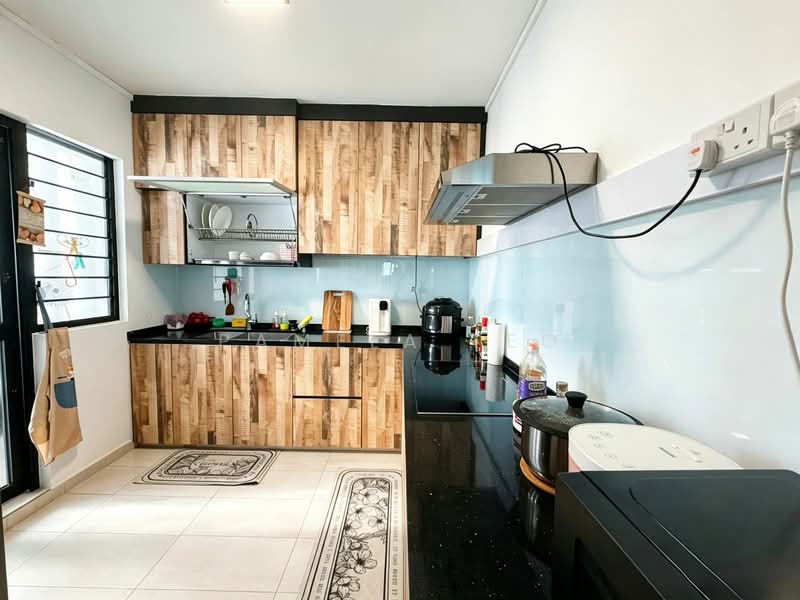 155 Lorong 1 Toa Payoh, 155 Lorong 1 Toa Payoh, 3 Bedrooms, 1,087 sqft, HDB Flat For Sale, by Pamela Teo, 500136383 - Kitchen - PropertyGuru.com.sg