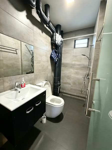 155 Lorong 1 Toa Payoh, 155 Lorong 1 Toa Payoh, 3 Bedrooms, 1,087 sqft, HDB Flat For Sale, by Pamela Teo, 500136383 - Bathroom - PropertyGuru.com.sg