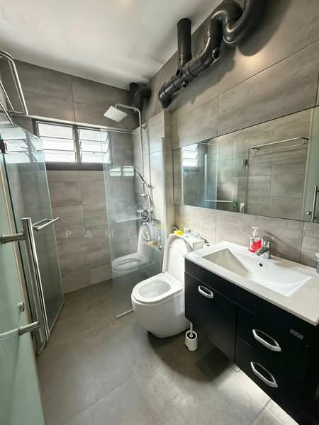 155 Lorong 1 Toa Payoh, 155 Lorong 1 Toa Payoh, 3 Bedrooms, 1,087 sqft, HDB Flat For Sale, by Pamela Teo, 500136383 - Bathroom - PropertyGuru.com.sg