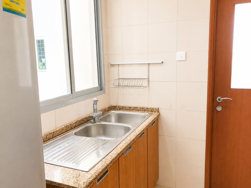 Rafflesia Condo, 33 Bishan Street 21, 2 Bedrooms, 915 sqft, Condominium For Rent, by Michelle Tan, 500136385 - Kitchen - PropertyGuru.com.sg