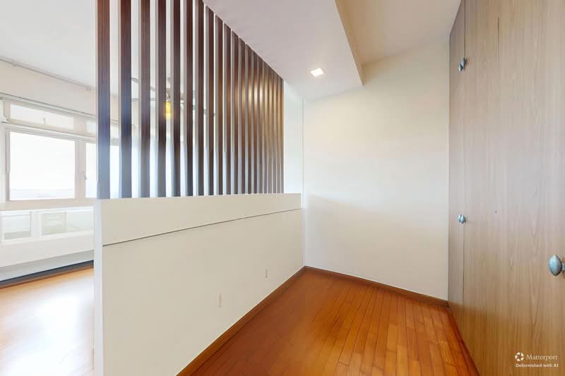Costa Del Sol, 68 Bayshore Road, 4 Bedrooms, 1,561 sqft, Condominium For Sale, by Vod Chia, 500136392 - Master Bedroom walk in wardrobe - PropertyGuru.com.sg