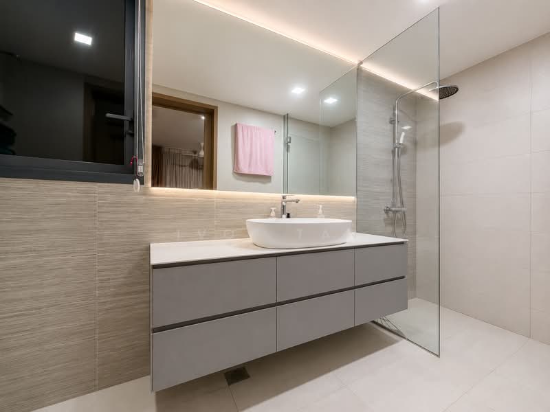 Bellewaters, 11 Anchorvale Crescent, 3 Bedrooms, 1,238 sqft, Executive Condominium For Sale, by Ivor Tan, 500136401 - Master Bathroom - PropertyGuru.com.sg