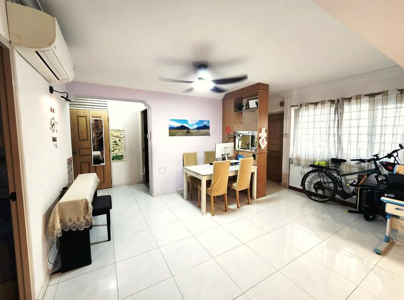 431 Choa Chu Kang Avenue 4, 431 Choa Chu Kang Avenue 4, 3 Bedrooms, 1,119 sqft, HDB Flat For Sale, by Joy Lai, 500136403 - Living Room - PropertyGuru.com.sg