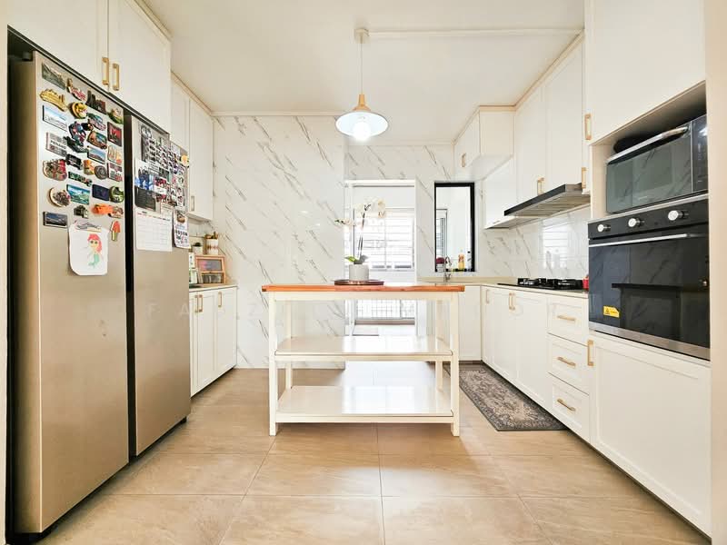 745 Pasir Ris Street 71, 745 Pasir Ris Street 71, 3 Bedrooms, 1,345 sqft, HDB Flat For Sale, by Fadzlin MNoor, 500136407 - Kitchen - PropertyGuru.com.sg