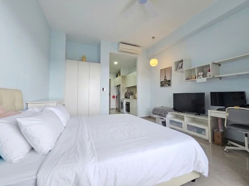 Stratum, 98 Elias Road, 1 Bedroom, 452 sqft, Condominium For Sale, by Chris Pang, 500136420 - Bedroom - PropertyGuru.com.sg