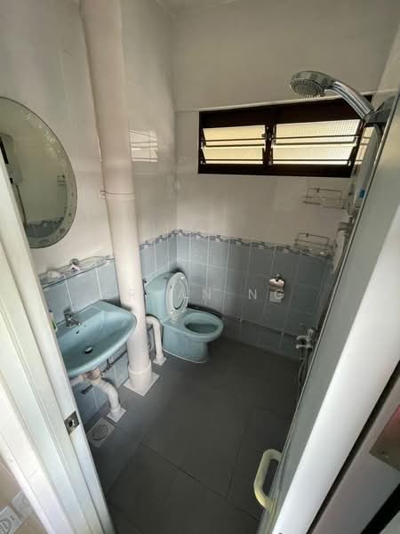 61 Telok Blangah Heights, 61 Telok Blangah Heights, 2 Bedrooms, 721 sqft, HDB Flat For Sale, by Bryan Ng, 500136431 - Bathroom - PropertyGuru.com.sg