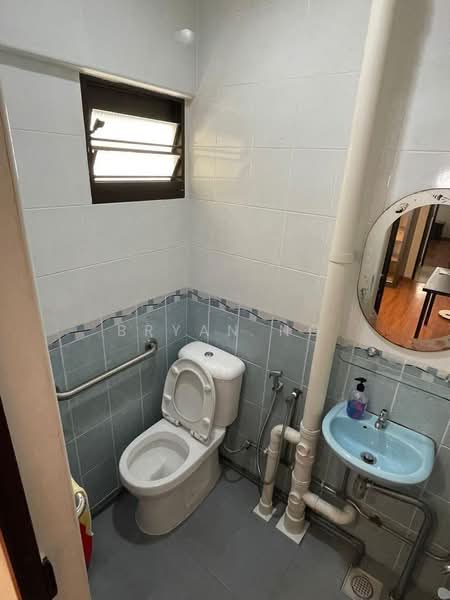 61 Telok Blangah Heights, 61 Telok Blangah Heights, 2 Bedrooms, 721 sqft, HDB Flat For Sale, by Bryan Ng, 500136431 - Bathroom - PropertyGuru.com.sg