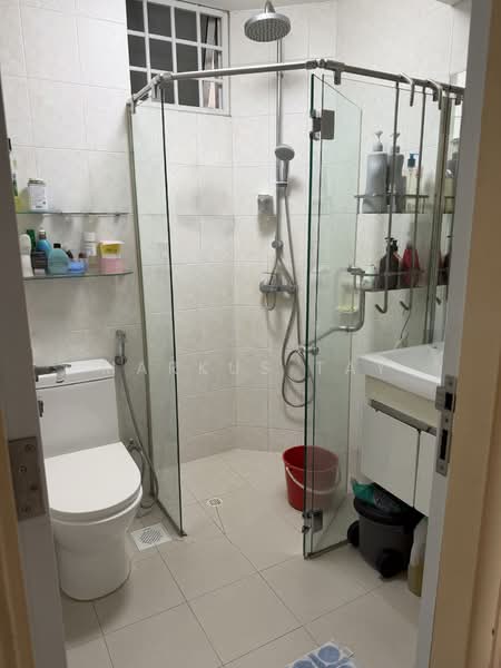 Bishan Park Condo, 14 Sin Ming Walk, 4 Bedrooms, 1,540 sqft, Condominium For Sale, by Markus Tay, 500136444 - Common Toilet - PropertyGuru.com.sg