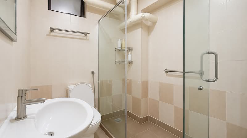 297A Choa Chu Kang Avenue 2, 297A Choa Chu Kang Avenue 2, 4 Bedrooms, 1,087 sqft, HDB Flat For Rent, by Shi Yao, 500136453 - Bathroom - PropertyGuru.com.sg