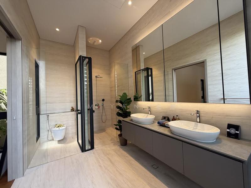Brand New with Lift & Pool, Modern design with quality Interior & exteror, walk to Tan Kah Kee MRT – call 8130 3636 to view now!, Newton / Novena, 6 Bedrooms, 6,700 sqft, Semi-Detached House For Sale, by Kim Yan 金燕, 500136457 - Bathroom - PropertyGuru.com.sg