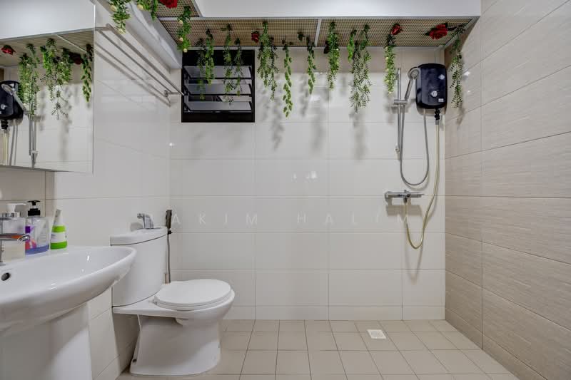 132A Canberra Crescent, 132A Canberra Crescent, 3 Bedrooms, 990 sqft, HDB Flat For Sale, by Hakim Halim, 500136496 - Bathroom - PropertyGuru.com.sg