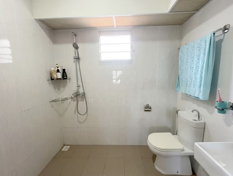 126B Canberra Street, 126B Canberra Street, 3 Bedrooms, 1,001 sqft, HDB Flat For Sale, by Irene Leong, 500136498 - Bathroom - PropertyGuru.com.sg