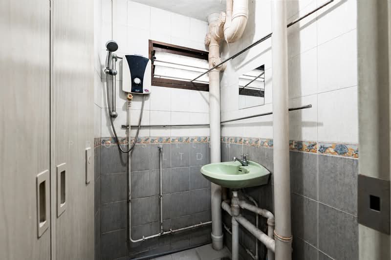 3 Dover Road, 3 Dover Road, 2 Bedrooms, 700 sqft, HDB Flat For Sale, by PROPSELLER PTE. LTD., 500136499 - Bathroom - PropertyGuru.com.sg