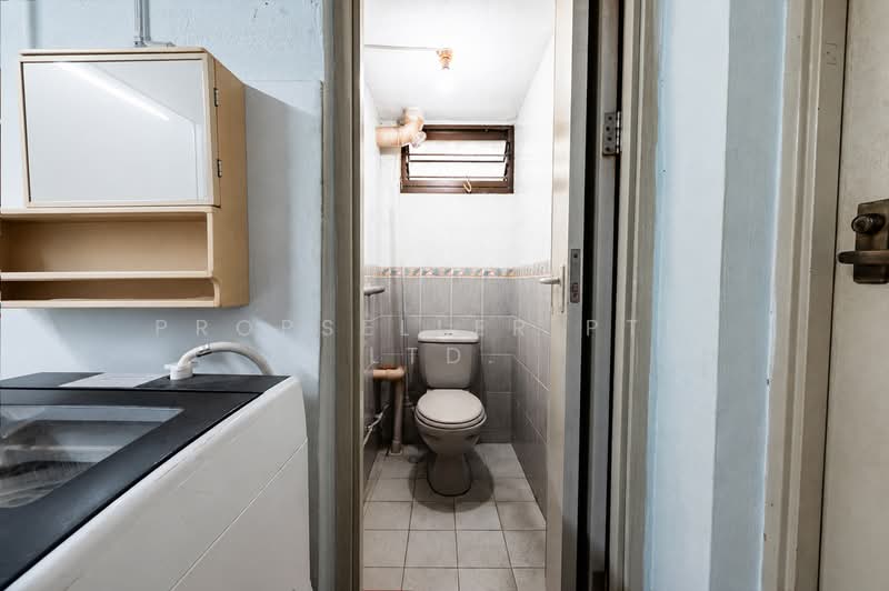 3 Dover Road, 3 Dover Road, 2 Bedrooms, 700 sqft, HDB Flat For Sale, by PROPSELLER PTE. LTD., 500136499 - Bathroom - PropertyGuru.com.sg