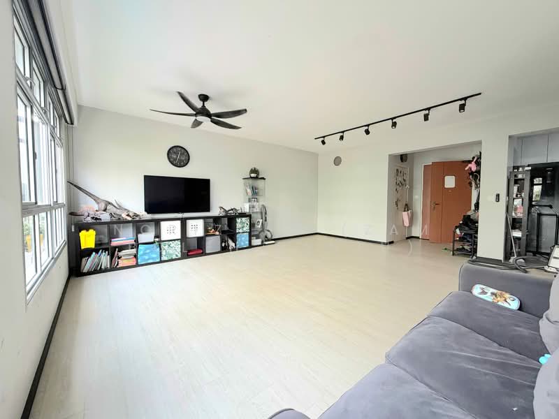 674B Fern Grove @ Yishun, 674B Yishun Avenue 4, 3 Bedrooms, 1,205 sqft, HDB Flat For Sale, by Norizzam (Zam Boleh Bantu), 500136502 - Living Room - PropertyGuru.com.sg