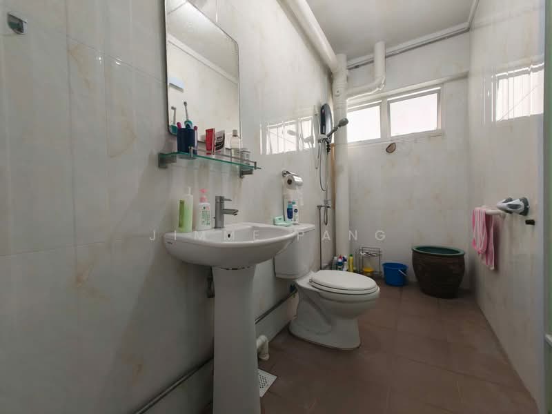 287 Choa Chu Kang Avenue 2, 287 Choa Chu Kang Avenue 2, 3 Bedrooms, 1,572 sqft, HDB Flat For Sale, by Jimme Pang, 500136503 - Bathroom - PropertyGuru.com.sg