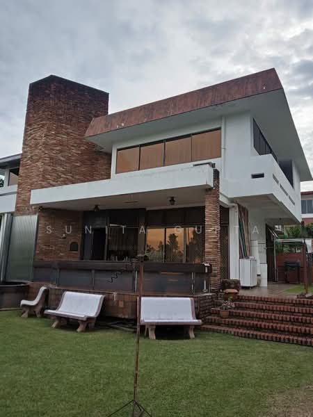 Hillview Garden Estate, 55 Jalan Dermawan, 4 Bedrooms, 5,000 sqft, Bungalow House For Sale, by Sunita Gupta, 500136505 - Exterior - PropertyGuru.com.sg