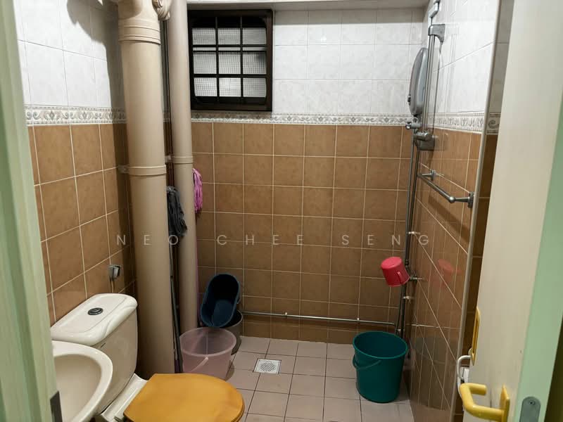 460 Clementi Avenue 3, 460 Clementi Avenue 3, 3 Bedrooms, 925 sqft, HDB Flat For Sale, by Neo Chee Seng, 500136508 - Bathroom - PropertyGuru.com.sg