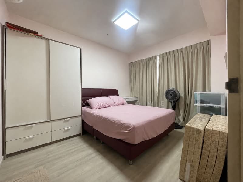 672B Yishun Avenue 4, 672B Yishun Avenue 4, 2 Bedrooms, 732 sqft, HDB Flat For Sale, by Lim Xiaowei, 500136525 - Master Bedroom - PropertyGuru.com.sg