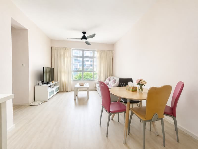 672B Yishun Avenue 4, 672B Yishun Avenue 4, 2 Bedrooms, 732 sqft, HDB Flat For Sale, by Lim Xiaowei, 500136525 - Living Room - PropertyGuru.com.sg